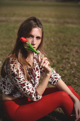 donna fiori natura palloncini rosso benessere 