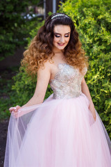 Obraz na płótnie Canvas Girl in pink wedding dress