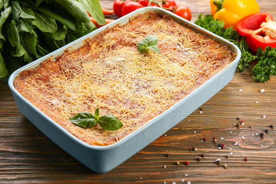 Baking dish of lasagna with spinach on table