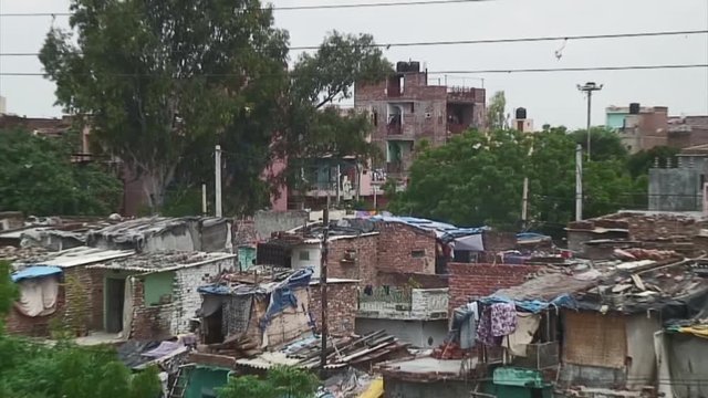 Zoom-Out: Slum of Delhi and Major Road