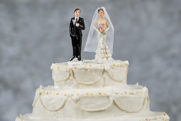 Figurines of the bride and groom on a wedding cake