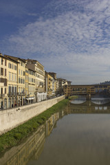 Fototapeta premium Arno river and historic Ponte Vecchio bridge in Florence