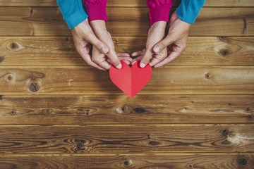 ハートを持つ男女