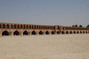 Papier Peint photo autocollant Pont Khadjou The Allahverdi Khan Bridge in Isfahan over the dry riverbed