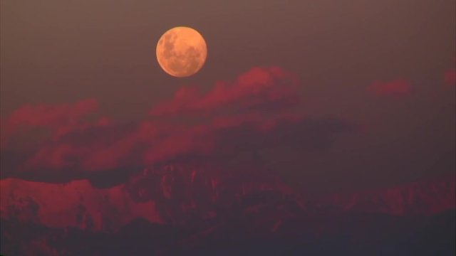 Beautiful Moon, Santiago