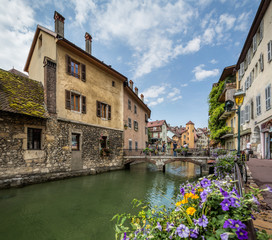 Fototapeta na wymiar Annecy France July 17th 2015 : Tourists and restaurants in the beautiful town of Annecy