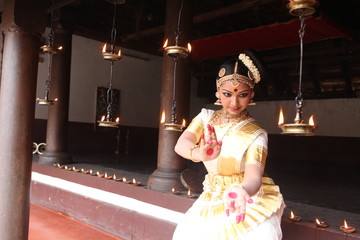 mohiniyattam is the classical dance form of kerala,distinct for the graceful body movements and costume