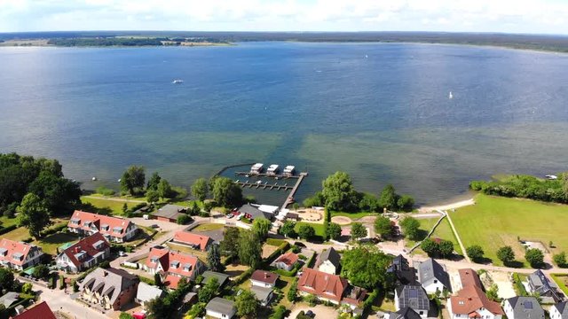 Luftbild, Schwenkflug , Deutschland, Mecklenburg-Vorpommern , Fleesensee, Landkreis Mecklenburgische Seenplatte, Luftaufnahme,  Ortschaft Fleesensee, See Fleesensee