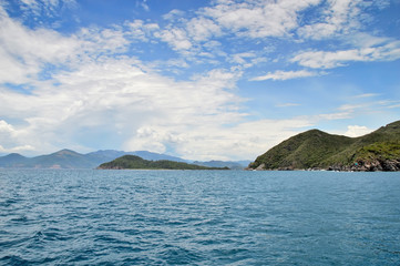 rocky rock ridge in the South China Sea, the coastline of the island of Hong-Mun