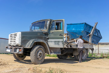 Obraz premium Garbage truck dumpster