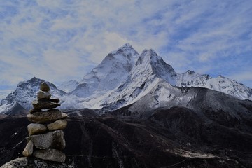 Ama DAblam with Buddhist monument
