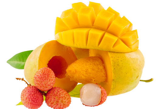 litchis et mangues m&ucirc;res 