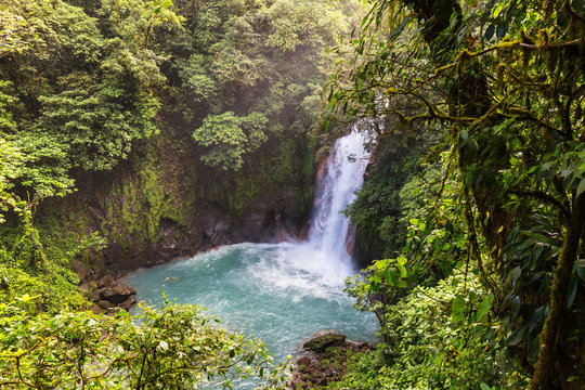 Waterfall in Costa Rica © Galyna Andrushko