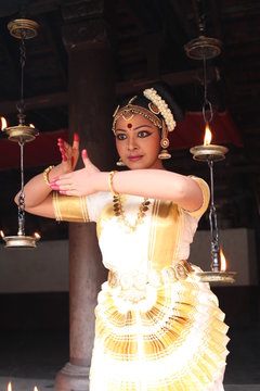 mohiniyattam is the classical dance form of kerala,distinct for the graceful body movements and costume