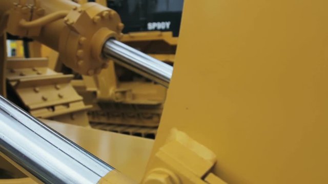 Hydraulic piston system for tractors, bulldozers, excavators. details of construction equipment
