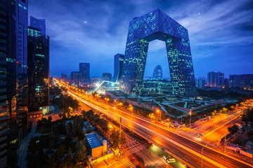Foto op Plexiglas Peking Nachtcityscape met bilding en weg in de stad van Peking