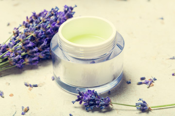Obraz na płótnie Canvas natural facial cream with lavender