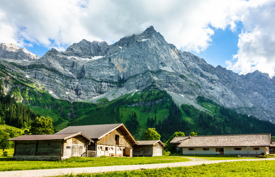 Almhütten Bilder Durchsuchen 16,315 Archivfotos, und