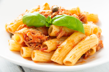 Maccheroni con ragù di pesce, Italian food 