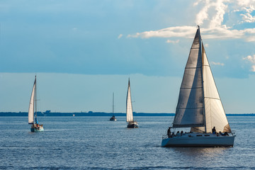 Obraz premium Sailboats traveling by Baltic sea