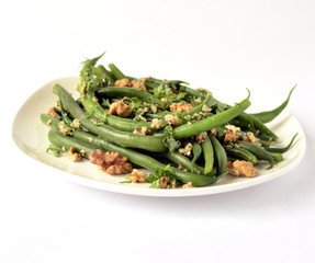 Green beans salad with walnuts