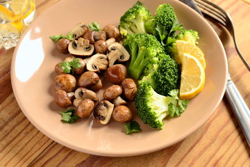 Fried mushrooms with broccoli