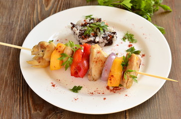 Skewers of chicken with vegetables and rice