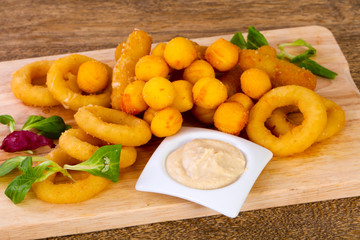 Onion rings and potato balls