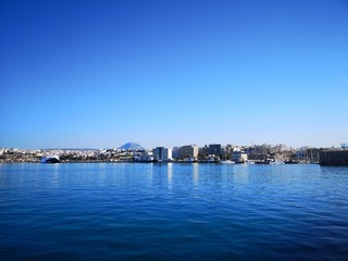 Fototapeta na wymiar Heraklion port panorama with Moutn Juktas in the background