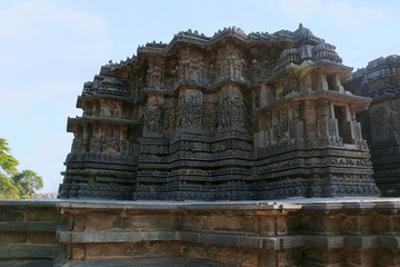 Obraz premium Ornate wall panel relief Hoysaleshwara temple, Halebidu, Karnataka. View from South West.