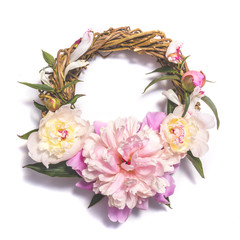Obraz na płótnie Canvas Wreath of pink peony flowers isolated on white background