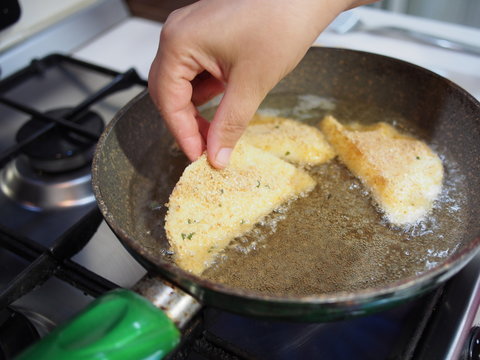 ravioloni impanati e fritti in padella