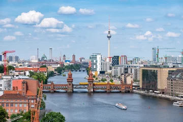 Fotobehang Berlin Luftaufnahme mit Oberbaumbrücke und Fernsehturm © eyetronic