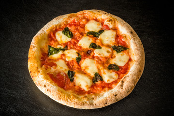 ピッツア　Italian home-made pizza
