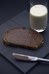 Brot mit Nougatcreme