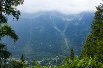 Berghänge und Blick in das Tal nach Chamonix, Frankreich