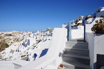 Naklejka premium Famous stunning view of white architectures and colors above the volcanic caldera in the village of Oia in Santorini island, Greece
