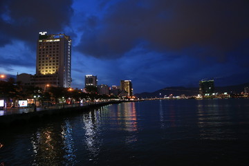 Naklejka premium Pont du Dragon à Danang au Vietnam