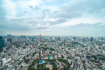 Fototapeta premium TOKIO, JAPONIA - 21 czerwca 2018 r .: Tokyo Tower to najwyższa na świecie samonośna stalowa wieża w Tokio w Japonii