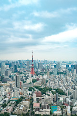 Fototapeta premium TOKIO, JAPONIA - 21 czerwca 2018 r .: Tokyo Tower to najwyższa na świecie samonośna stalowa wieża w Tokio w Japonii