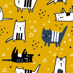 Fototapete Katzen Nahtloses Muster mit handgezeichneten Katzen und geometrischen Formen. Kreative kindliche Textur. Ideal für Stoff, Textil-Vektor-Illustration