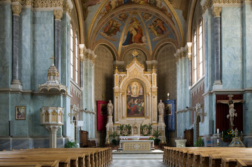 Fototapeta na wymiar Pfarrkirche in Bruneck im Hochpustertal in Südtirol