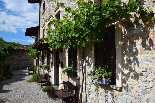 Valvasone - scorcio di casa rustica