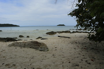 plage paradisiaque de sable blanc