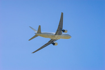 Boeing 777-200 takeoff