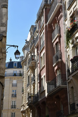 Rue étroite à Paris, France
