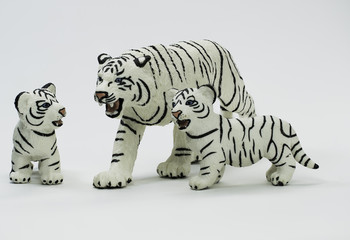 White Tigress Figurine And Two Blue Eyed Cubs