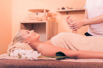Obraz na płótnie Canvas Woman having massage in spa salon