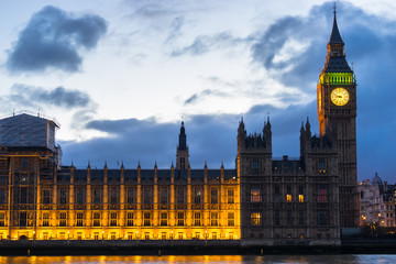 Fototapeta na wymiar Houses of Parliament and Big Ben at dusk, London