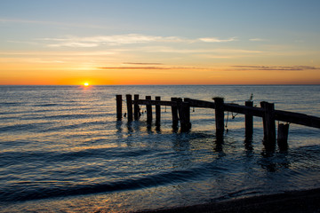 Fototapeta na wymiar Pier into Sunrise